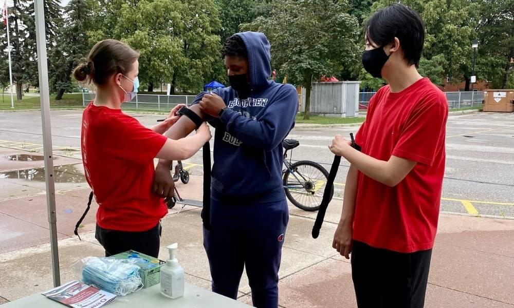 Sunnybrook staff demonstrate life-saving techniques to Driftwood residents, July 7, 2021