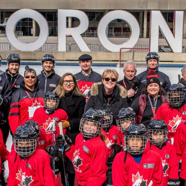 Hockey team in front of the Toronto sign